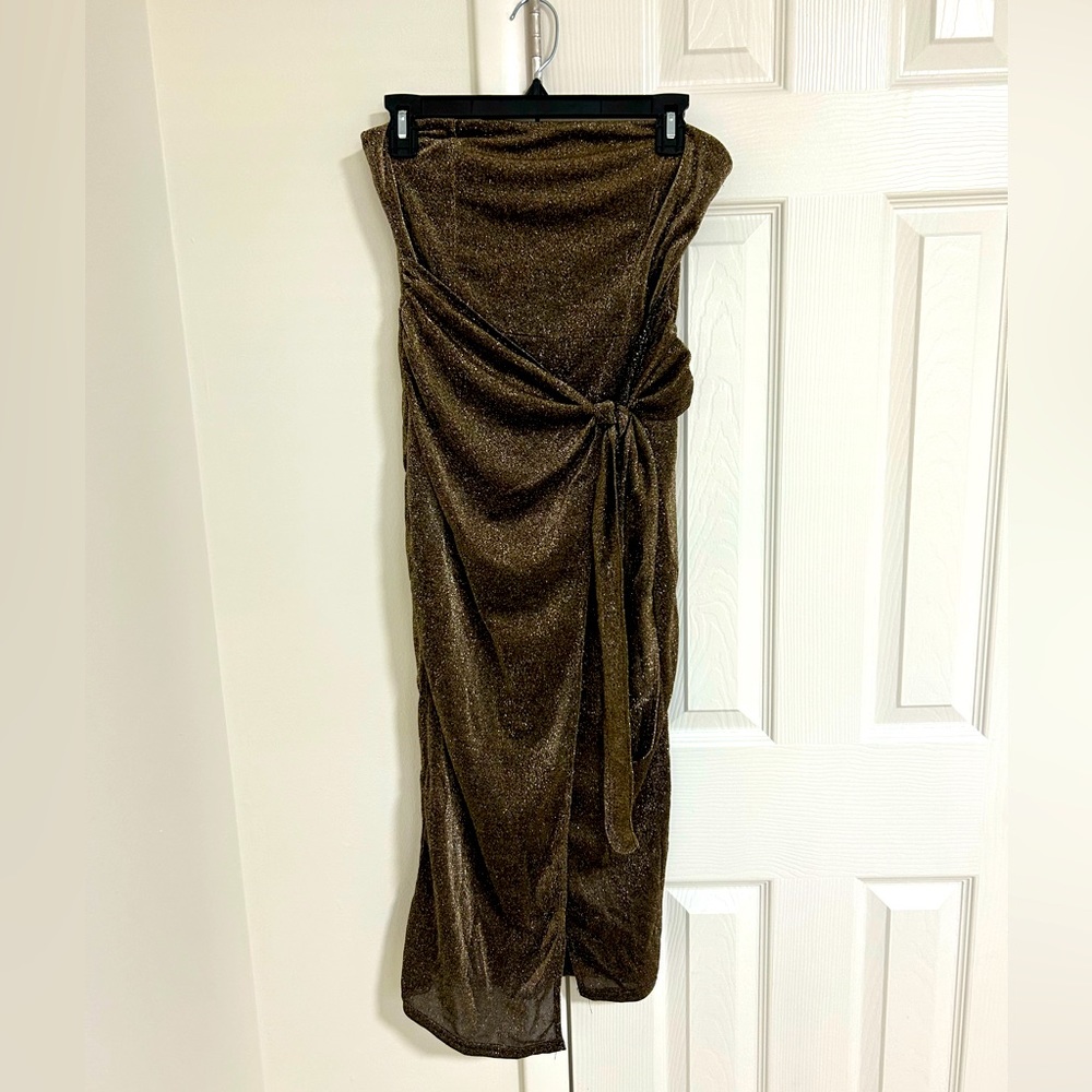 Forever 21 • NWT Black & Gold Sparkle Midi Dress